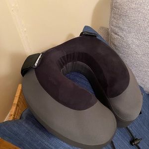 Neck Pillow Cabeau